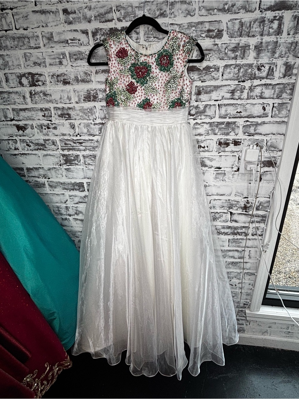 White Floral-Beaded Girls Pageant Dress slim 10/12